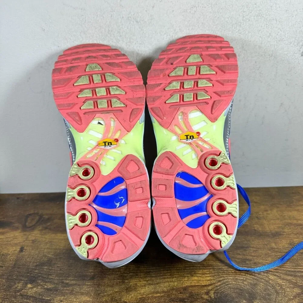 Nike Women’s Blue Pink Accent Athletic Sneakers